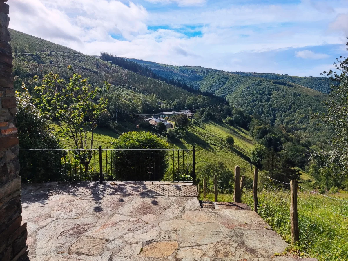 Vistas al valle desde Casa El Teixo en Taramundi