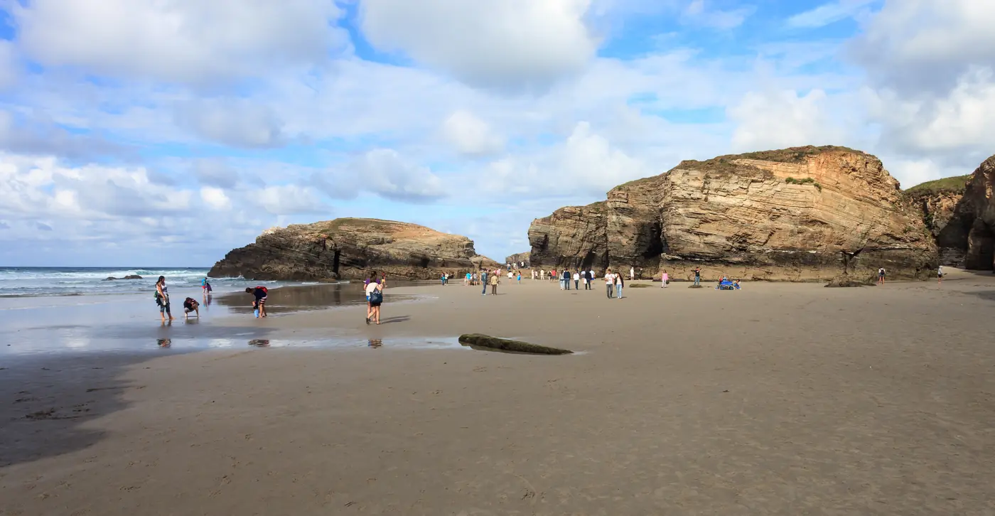 Playa de Las Catedrales cerca de Ribadeo, en la costa occidental
